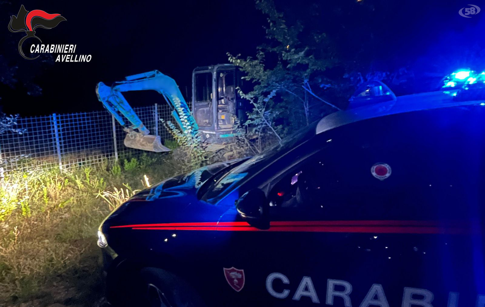 Furto di un escavatore sventato, ladri in fuga alla vista dei Carabinieri