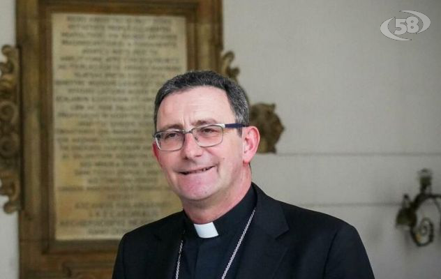 Il messaggio del vescovo Autuoro: "Auguro a tutti voi di fare delle scuole dei veri laboratori di dialogo e di pace"