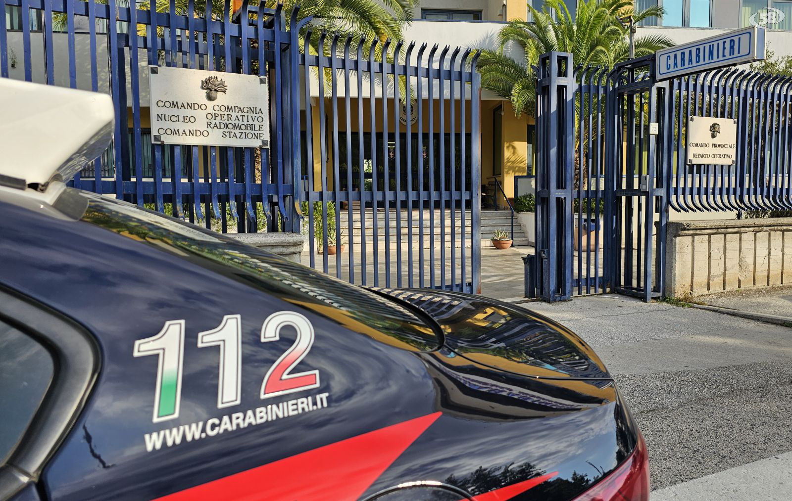 Droga e un lampeggiante blu in casa: deferito dai carabinieri