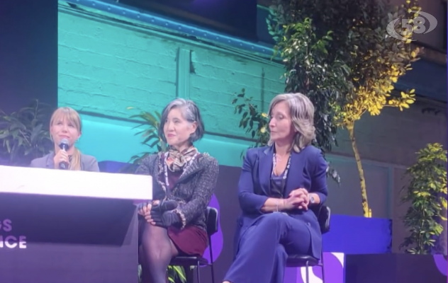 Miriam Surro sul palco della The Things Conference 2026 di Amsterdam