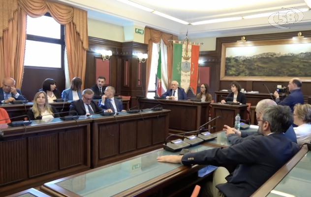 Ariano, la maggioranza conferma "piena fiducia" al sindaco
