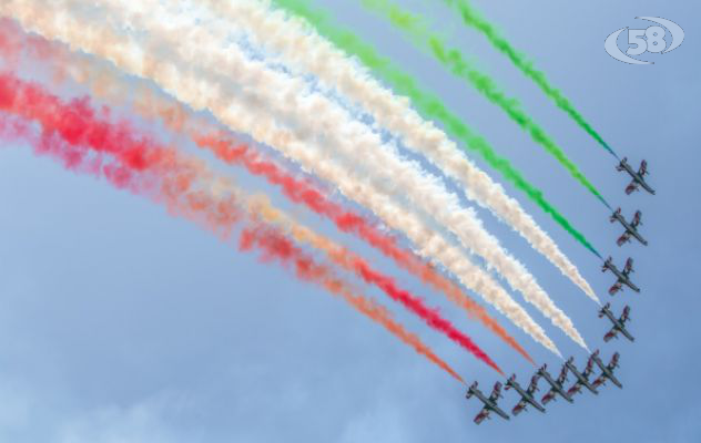 A Salerno lo spettacolo delle Frecce Tricolori. De Luca: "Affetto e gratitudine all'Aeronautica Militare"