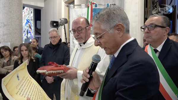 Sturno si affida a San Michele: al patrono le chiavi della città