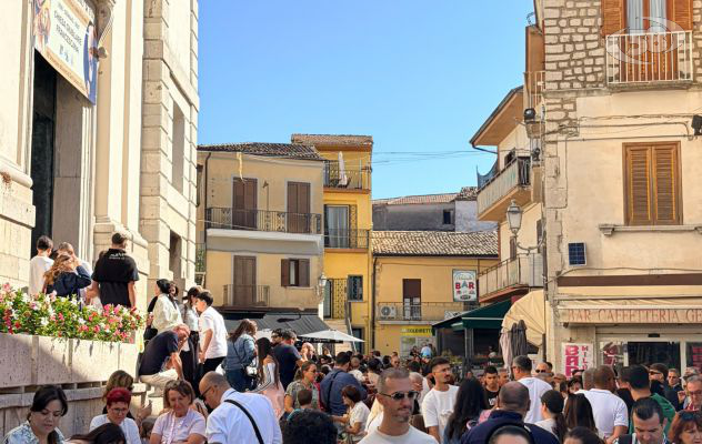Record di presenze a Pietrelcina. Il sindaco Mazzone: "Straordinario è il richiamo di San Pio nella sua Betlemme"