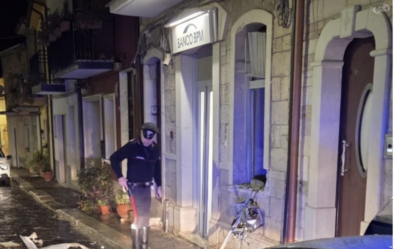Lacedonia, colpo nella notte: assalto allo sportello bancomat