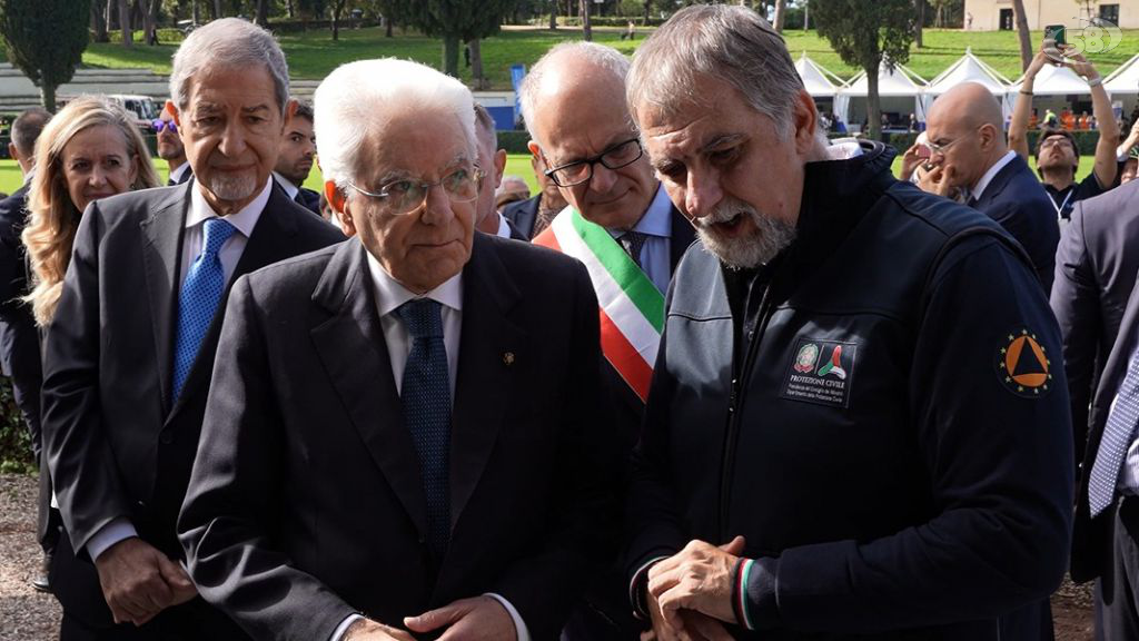  Efficienza ed eccellenze nella Protezione civile nazionale, il presidente della Repubblica Sergio Mattarella visita il villaggio dell'operatività/VIDEO