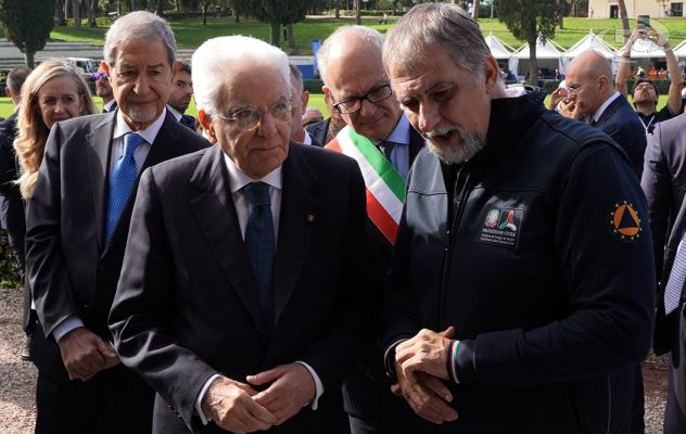  Efficienza ed eccellenze nella Protezione civile nazionale, il presidente della Repubblica Sergio Mattarella visita il villaggio dell'operatività/VIDEO