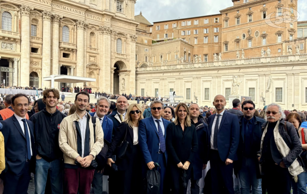 L'’Associazione Irpini per l'Irpinia all'udienza generale in Piazza San Pietro, la prima di Papa Leone XIV dopo l'operazione