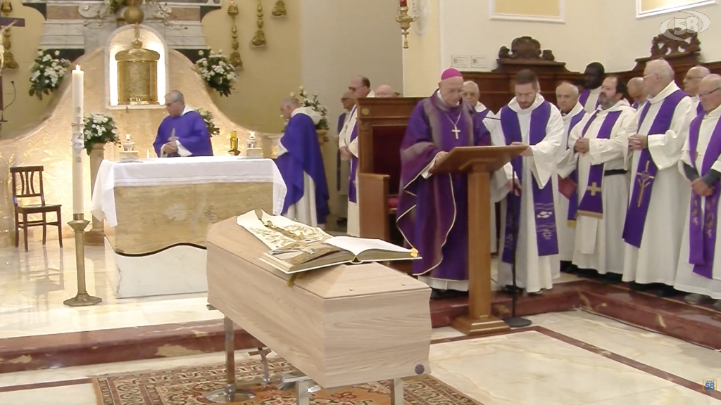 La comunità di Carpignano saluta Padre Antonio Venuta: lutto cittadino a Grotta