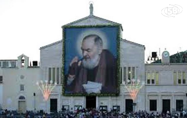 Il corpo di Padre Pio in ostensione permanente nella chiesa di San Giovanni Rotondo