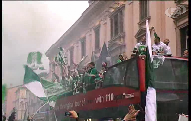 ''Chi non salta è di Salerno'', ecco il VIDEO della torcida biancoverde