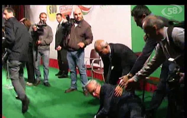 VIDEO/Epifani ad Avellino (con caduta): nel mirino Sel e Galasso. E La Russa ''accoglie'' Nappi