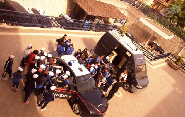 Scuola e legalità: gli alunni in visita al Comando Provinciale dei Carabinieri