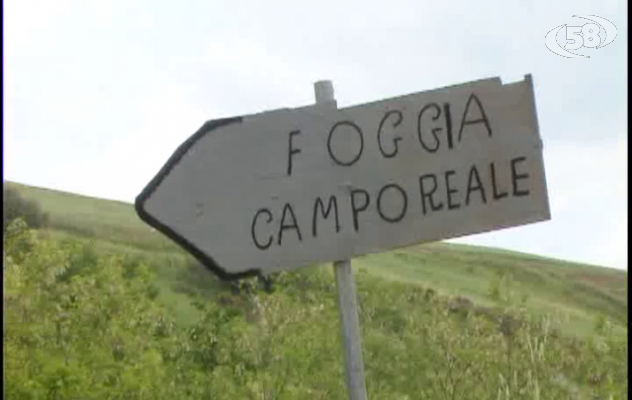 Ariano, strade impraticabili in contrada Gaudiciello. E la segnaletica è ''fai da te''/VIDEO