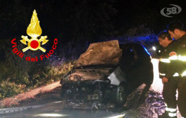 Ancora un'auto a fuoco: i Caschi Rossi intervengono sulla Bonatti
