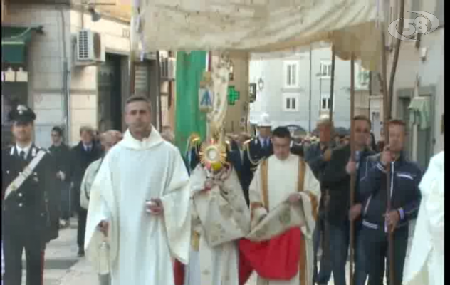 Corpus Domini, folla di fedeli nella Cattedrale di Ariano