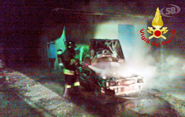 Grottaminarda, auto in fiamme in via Cilea