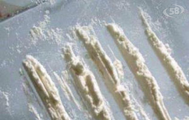 Dosi di cocaina nel giubbotto, 45enne denunciato