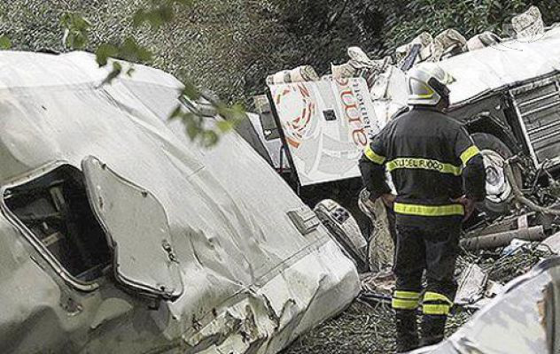 Strage A16, entro 60 giorni i risultati dell'autopsia sull'autista. Monteforte non dimentica