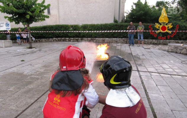 Montefalcione, duecento bambini diventano pompieri per un giorno