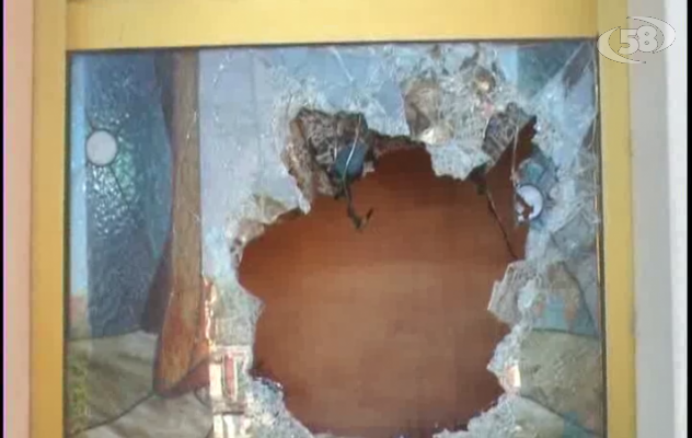 Sturno, danni alla statua di San Michele. Ritrovata la ''testa del diavolo''/VIDEO