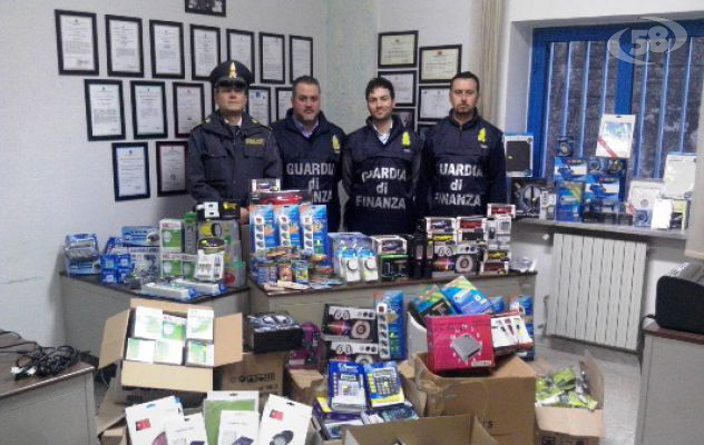 Bliz della Finanza in due negozi,  prodotti cinesi sotto sequestro 