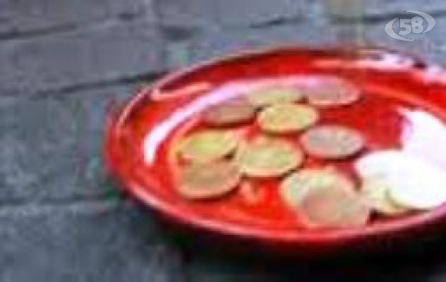 Costretta a chiedere l'elemosina a 16 mesi, denunciati due romeni