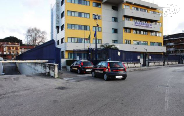 Bucavano le ruote e derubavano gli automobilisti: due napoletani in arresto