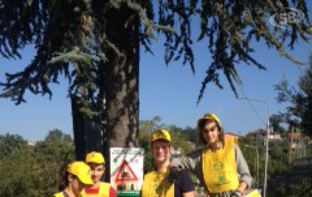 Fontanarosa, "puliamo il mondo": alunni in campo per la tutela dell'ambiente