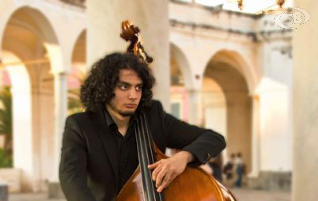 L'arianese Nicola Memoli nell'orchestra che accompagna Morandi