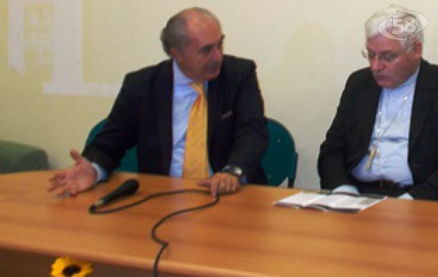 Comunità alloggio a Sant'Angelo all'Esca: Vescovo e D'Amelio al taglio del nastro/FOTO