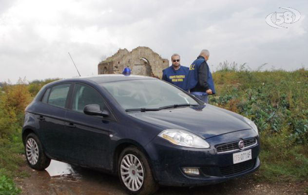 Rubano legna nei boschi, operai nei guai