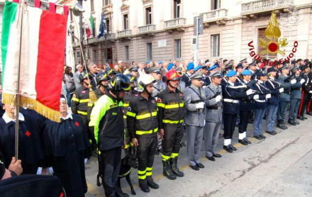 4 novembre, i Vigili del Fuoco e Forze Armate celebrano la festa dell'unità nazionale