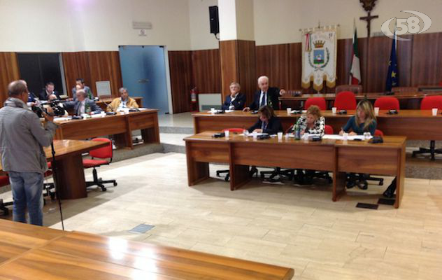 Comune, la crisi non è finita: entrano i nuovi assessori, ma mezza maggioranza diserta. E Il sindaco va in ''pausa''