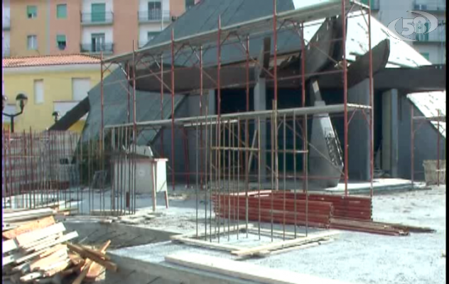 Ariano, troppi fedeli a messa nel Rione Martiri: il Vescovo fa ampliare la chiesa/VIDEO