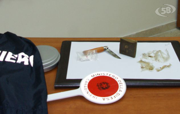 Spaccio, 40enne in manette: beccato con mezzo panetto di hashish