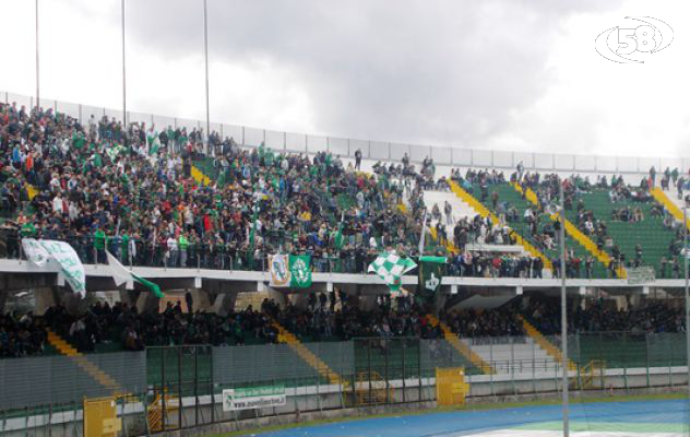 L'Avellino non ce la fa, la squadra esce tra gli applausi