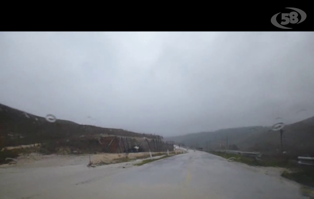 Maltempo, resta chiusa la Statale 90: c'è una frana all'altezza di Greci