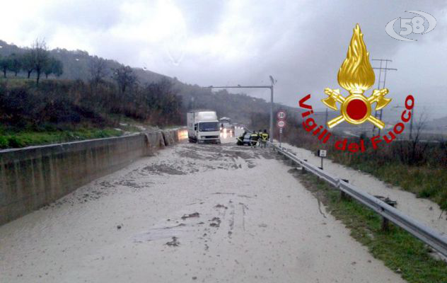 Maltempo, ponte crolla a Lacedonia. Allagamenti ad Ariano. Emergenza Cervaro
