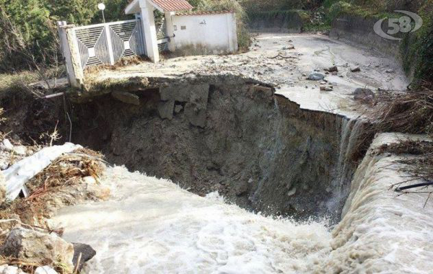 Maltempo, situazione ancora critica. Voragine a Panni/FOTO. A breve la riapertura della Statale 90