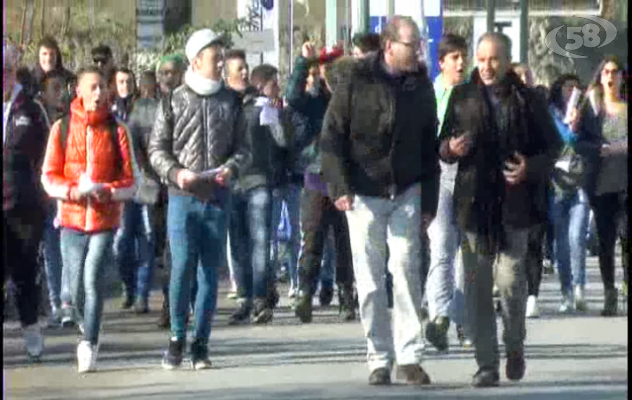 Forconi, studenti in corteo anche sul Tricolle/VIDEO