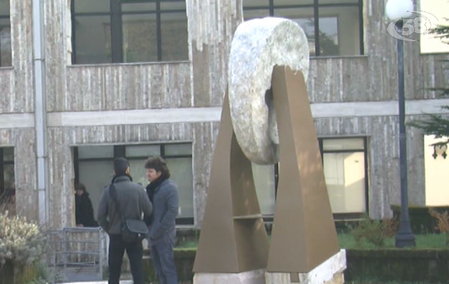 L'arte contemporanea approda ad Avellino: Iovanna dona una scultura al capoluogo/VIDEO