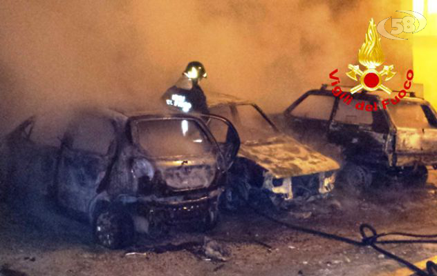 Mercogliano, tre auto in fiamme durante la notte