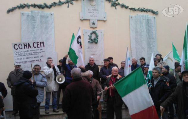 Ariano, caro Tarsu: sfila la rabbia/VIDEO. Delegazione in Comune. Ma il Commissario non c'è