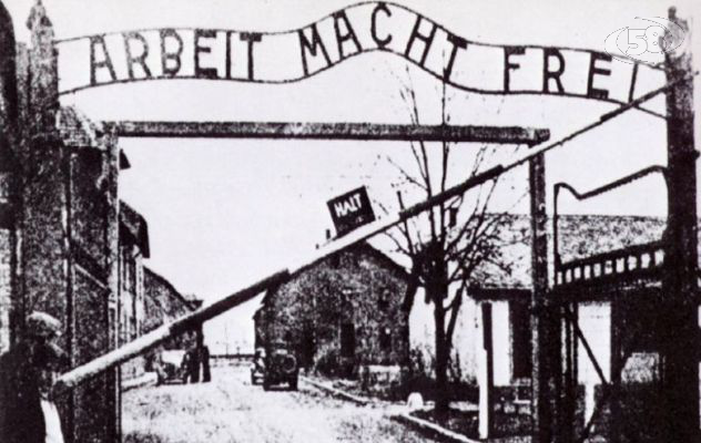 Mai più l'orrore della Shoah, consegnate le medaglie d'onore ai sopravvissuti/VIDEO