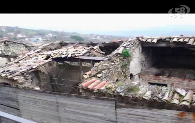 Casalbore, case pericolanti in centro/VIDEO. Appello al sindaco