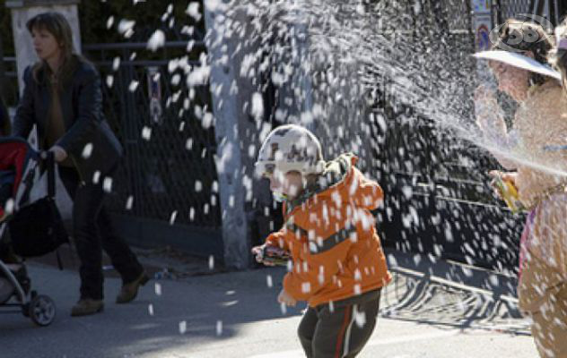 Carnevale, il comune di Strurno vieta le bomboletta spray