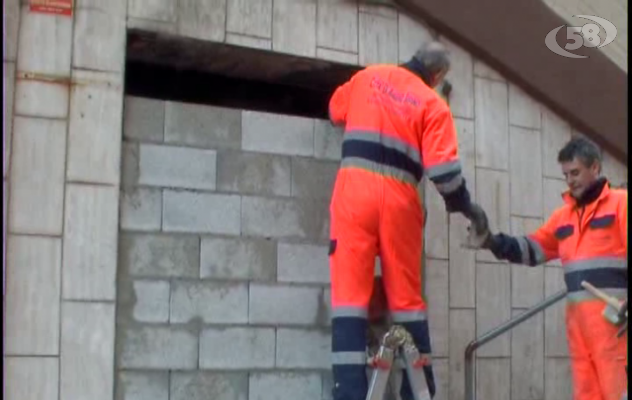 Ariano, Giorgione vandalizzato e usato come discarica: il Comune mura l'ingresso/VIDEO