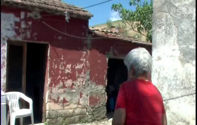 Ariano, contrada Cervo continua a franare: anziana chiede aiuto al Commissario