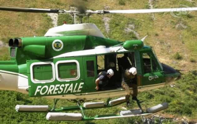 L'elicottero della Forestale monitora il territorio irpino